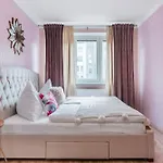 Pastel Art Deco 3Bdr Ruterra Apt