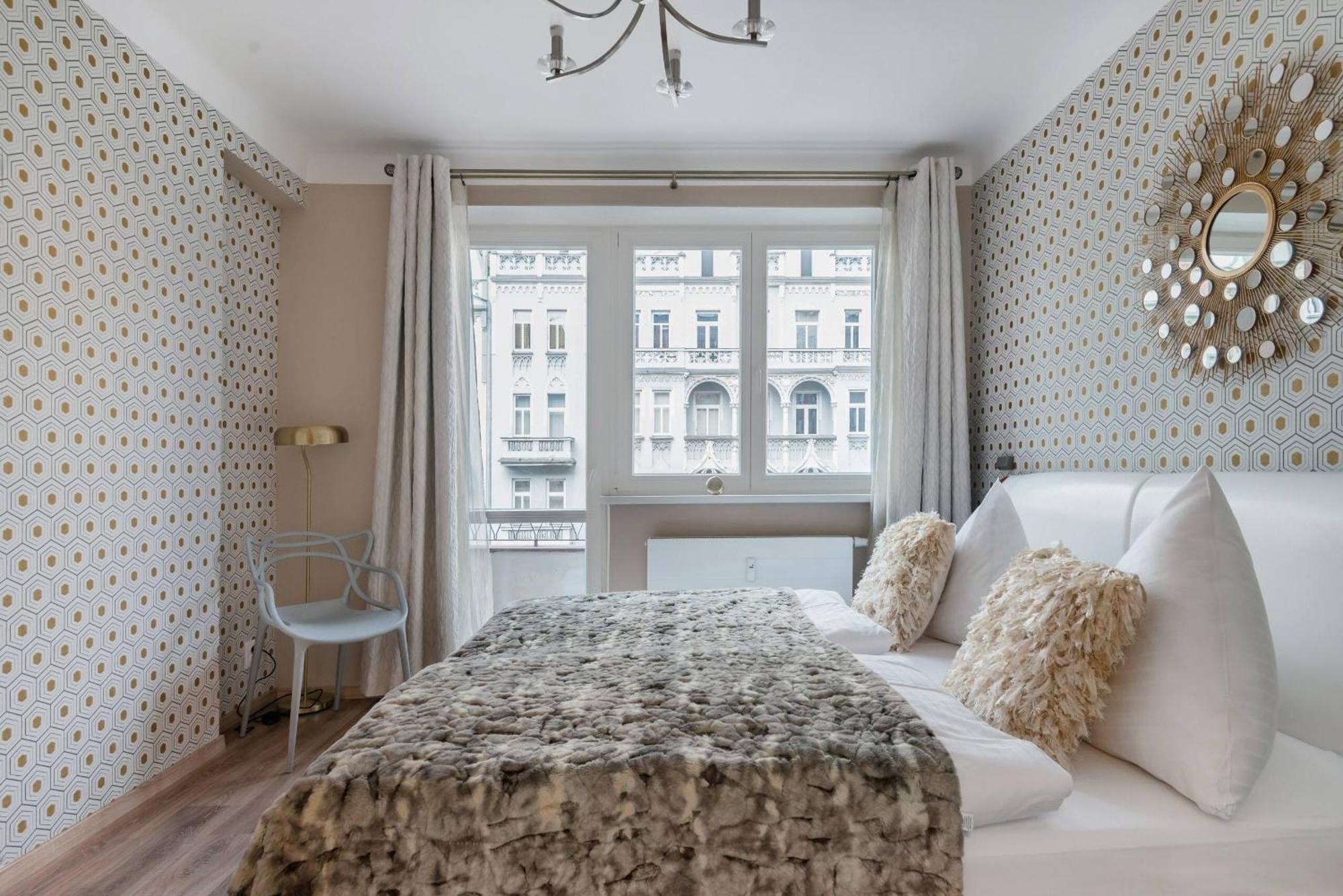 Pastel Art Deco 3bdr Ruterra